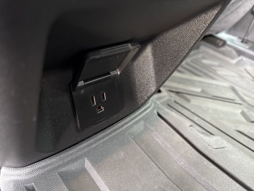 Used 2025 Chevrolet Colorado ZR2 w/ Technology Package image 43