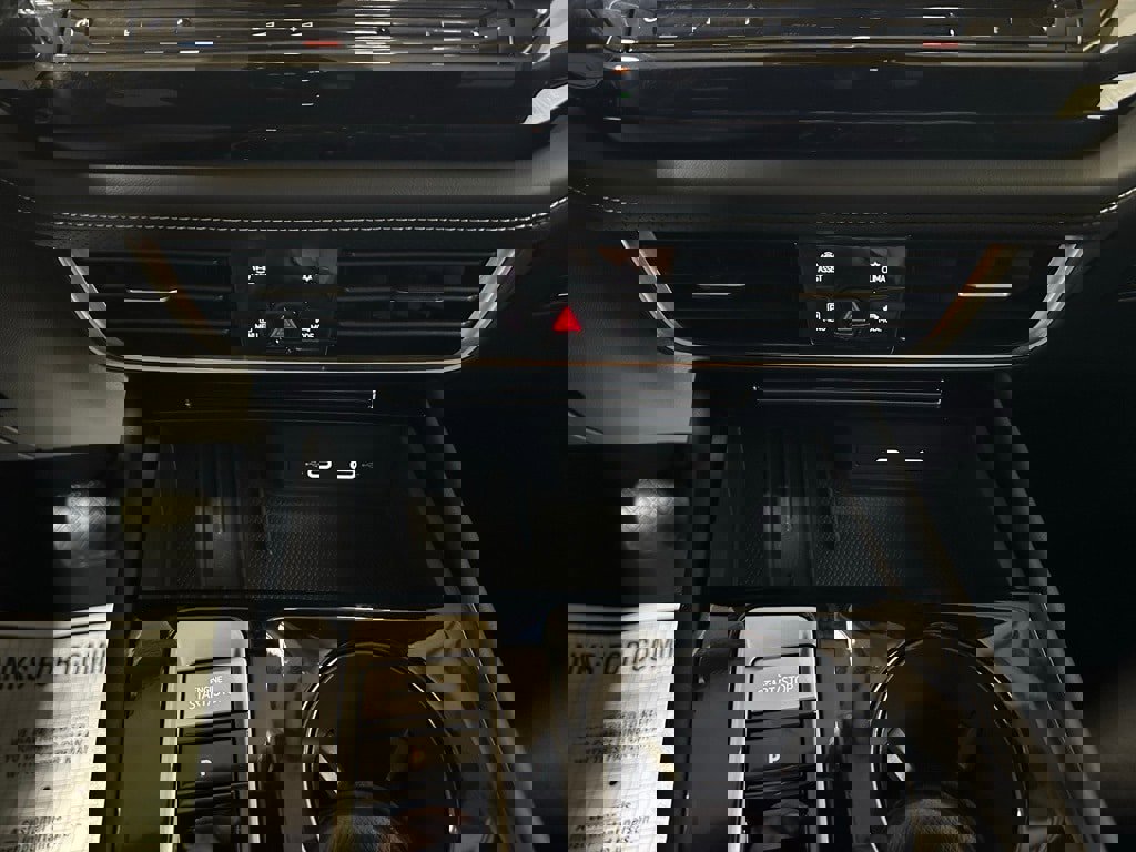 Used 2025 Volkswagen Atlas Cross Sport SE image 39