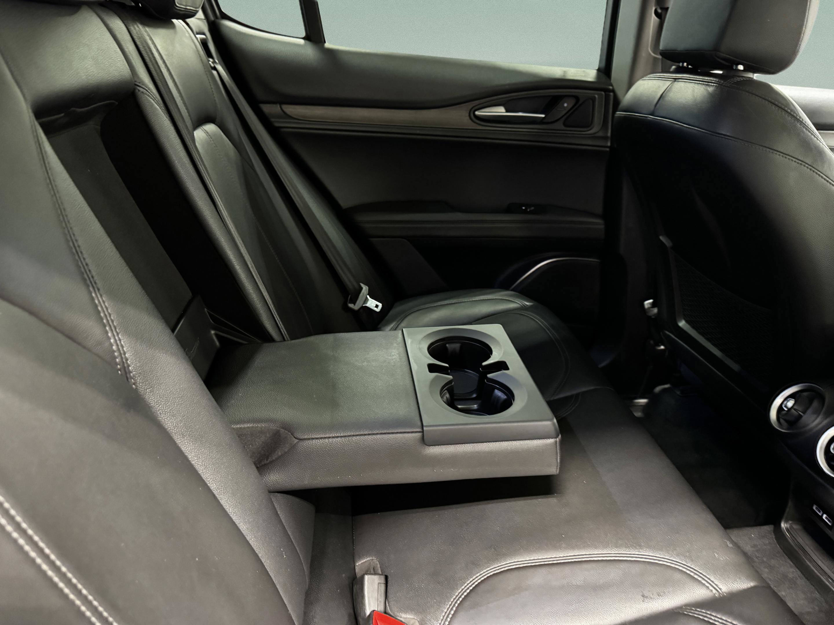 Used 2020 Alfa Romeo Stelvio Ti w/ Nero Edizione image 34