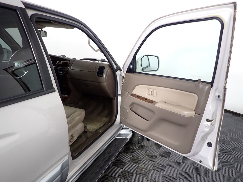Used 2000 Toyota 4Runner Limited image 24