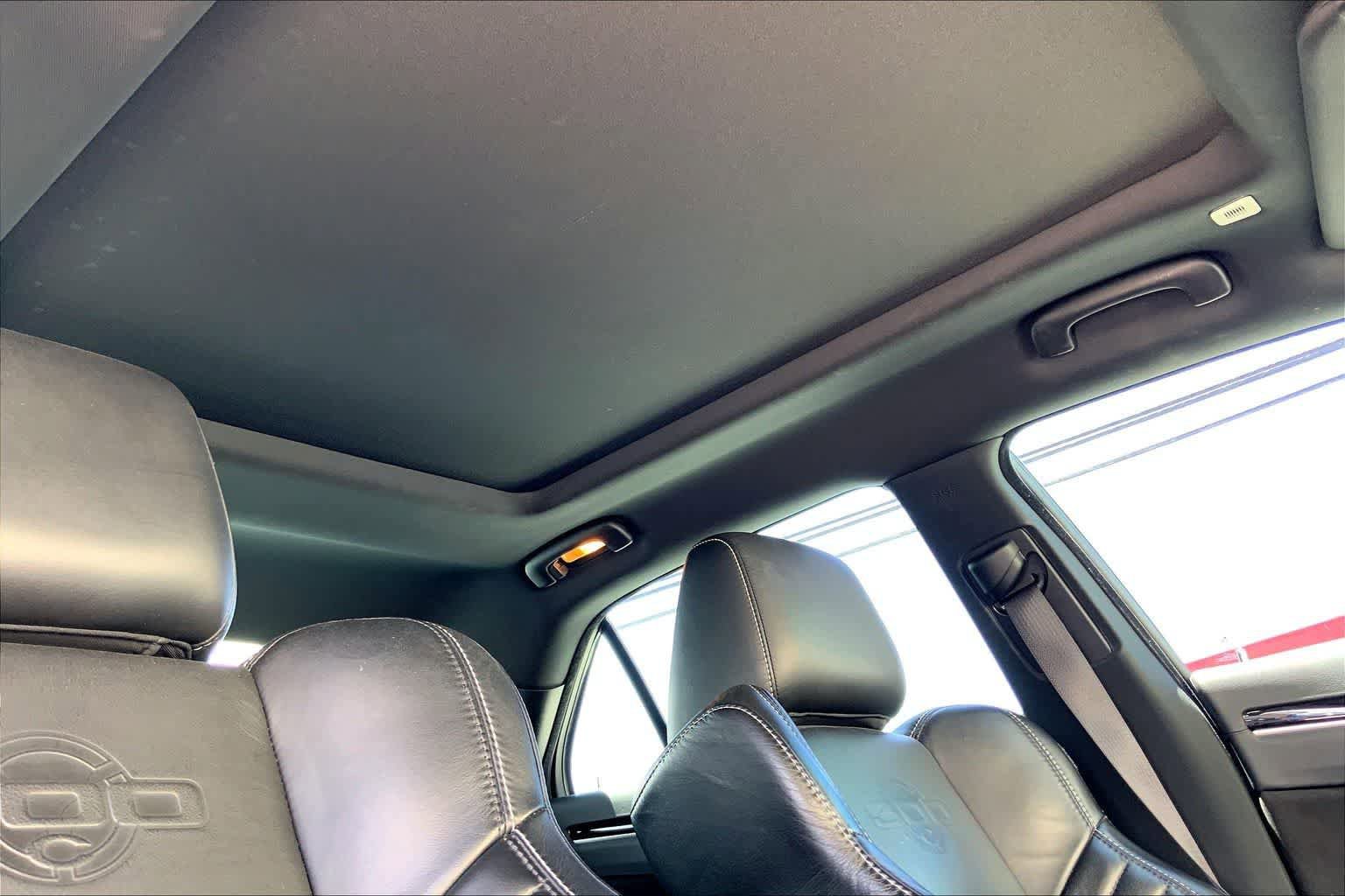 Used 2023 Chrysler 300 C RWD image 31