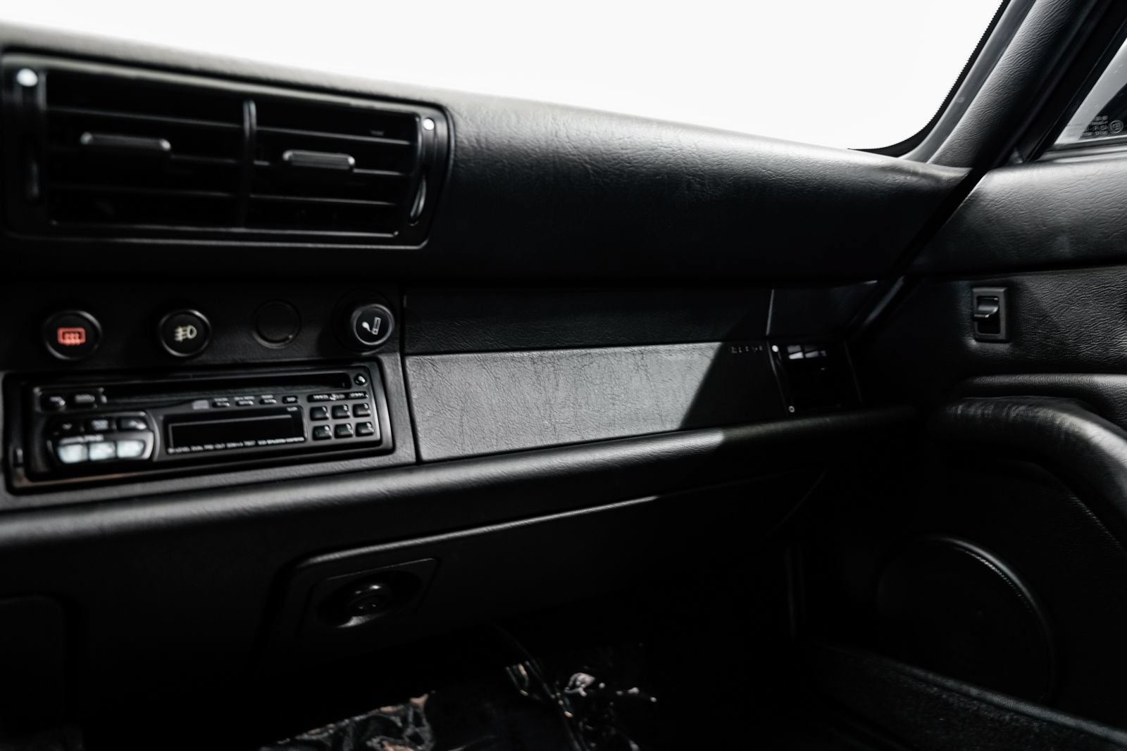 Used 1995 Porsche 911 Carrera RWD image 16