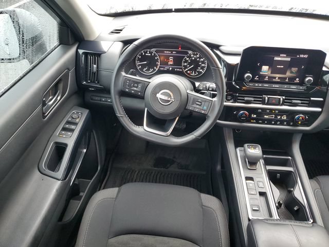 Used 2025 Nissan Pathfinder SV w/ SV Premium Package FWD image 16