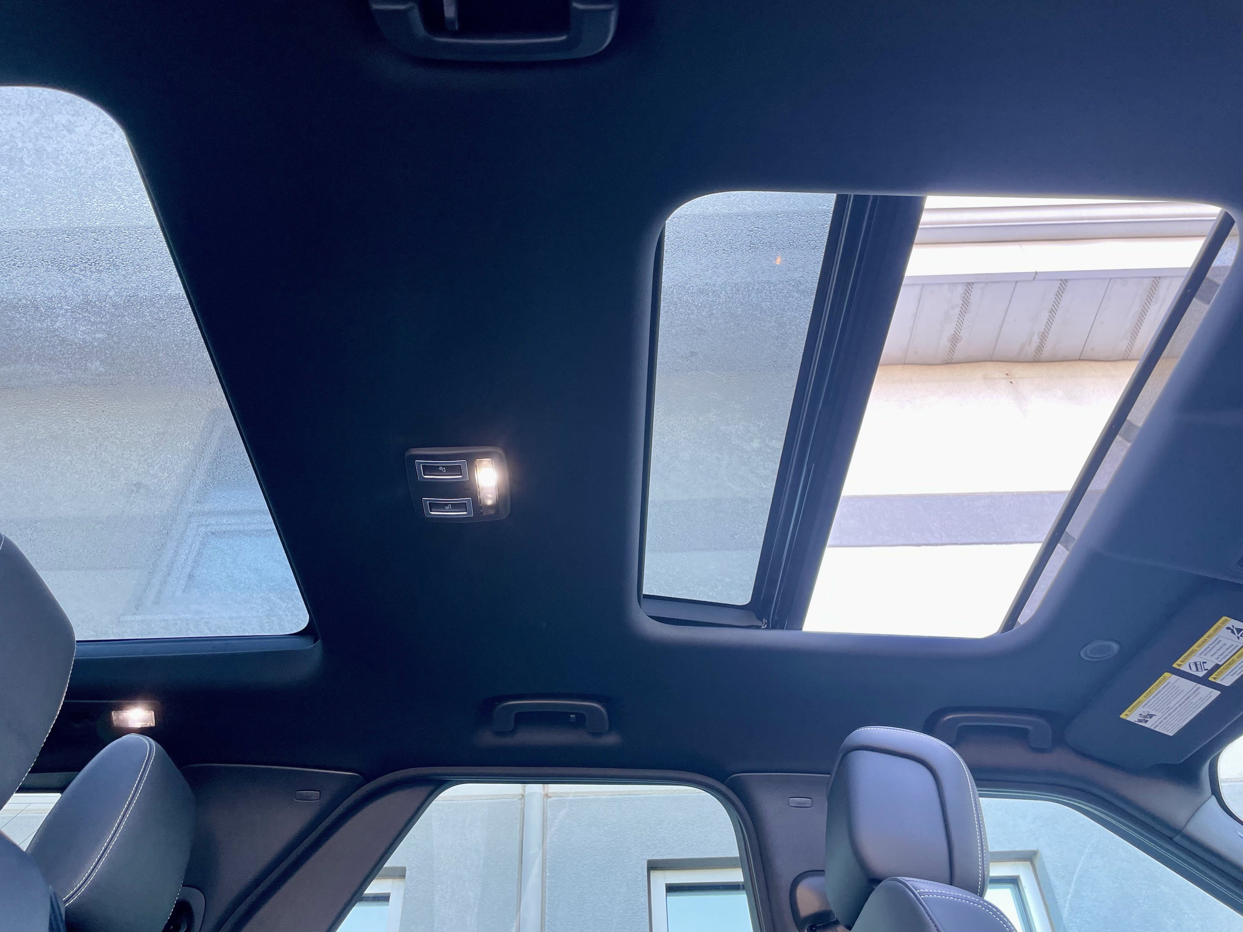 Certified 2024 Land Rover Discovery Dynamic SE image 17