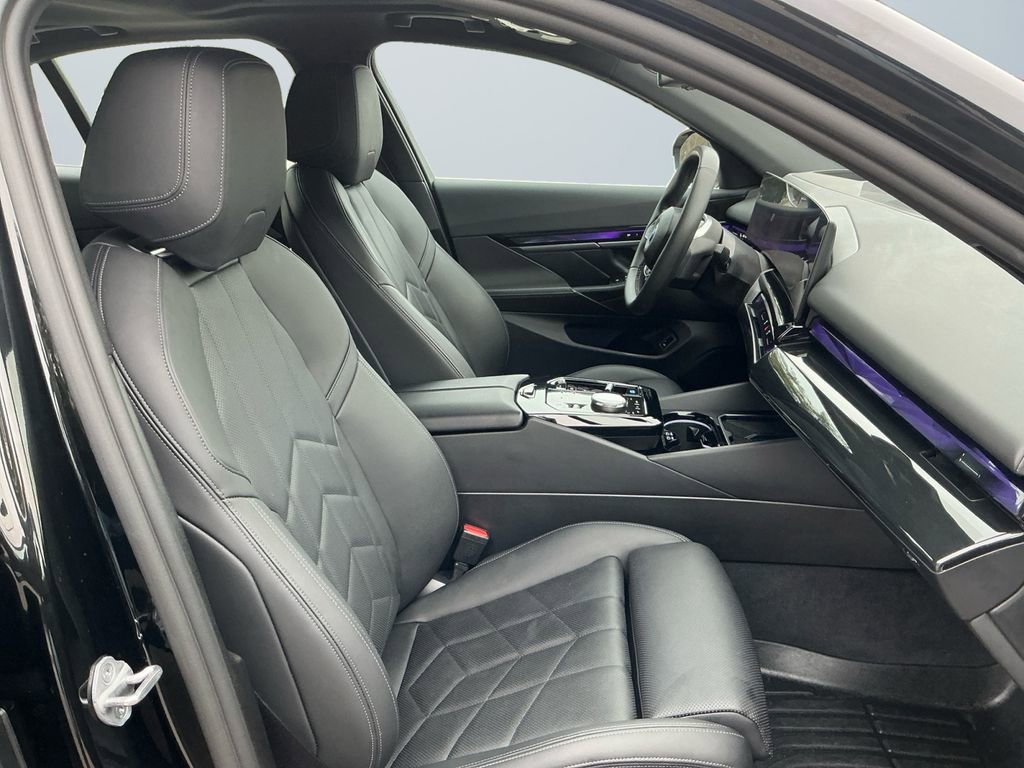 Used 2024 BMW i5 eDrive40i image 16