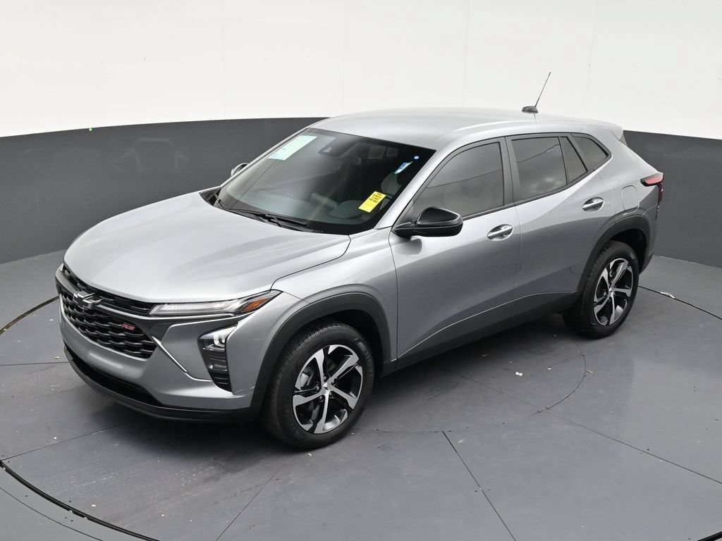 Used 2025 Chevrolet Trax RS FWD image 12