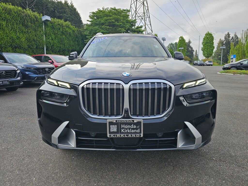 Used 2025 BMW X7 xDrive40i AWD/4WD image 2