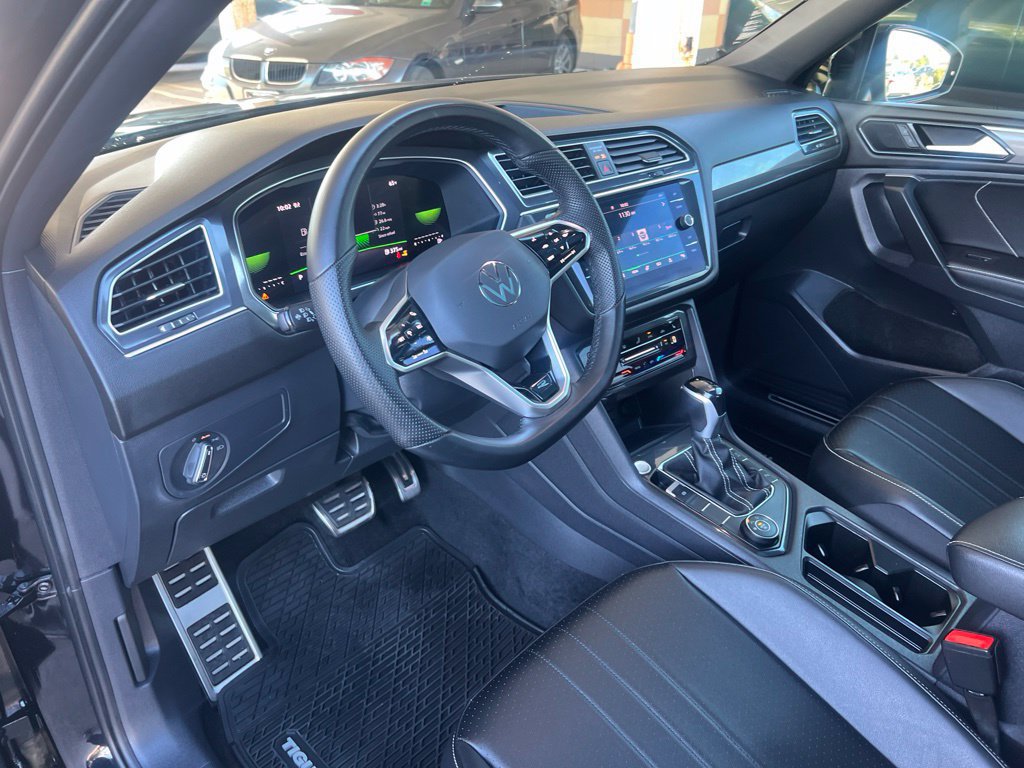 Used 2024 Volkswagen Tiguan SE R-Line w/ MDO Package, Two-Row AWD/4WD image 6