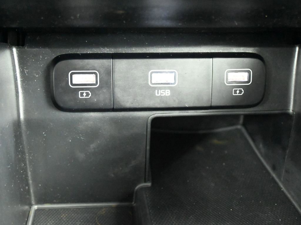 Used 2022 Kia Sorento LX image 12