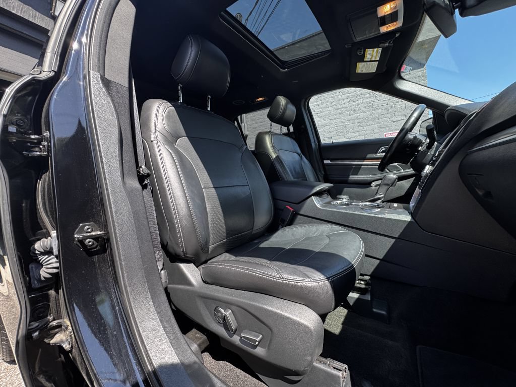 Used 2017 Ford Explorer Limited w/ Equipment Group 301A AWD/4WD image 19