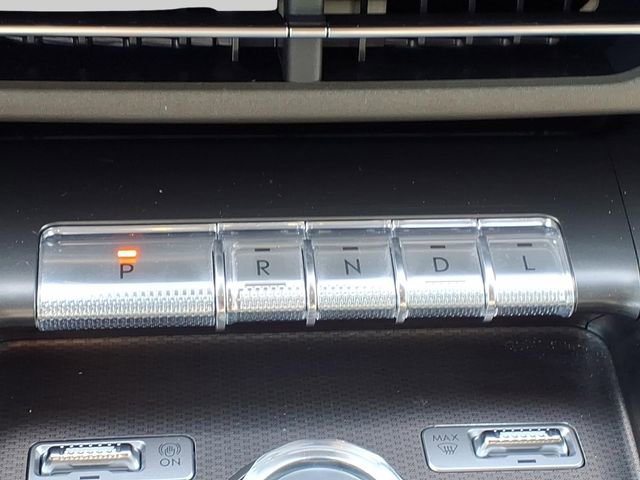 Used 2025 Lincoln Nautilus Premier image 12