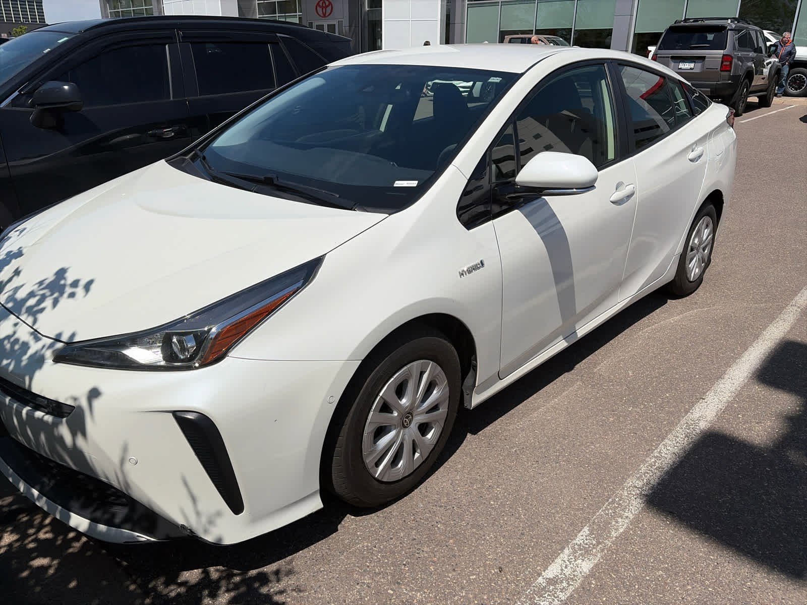 Used 2020 Toyota Prius LE FWD image 2