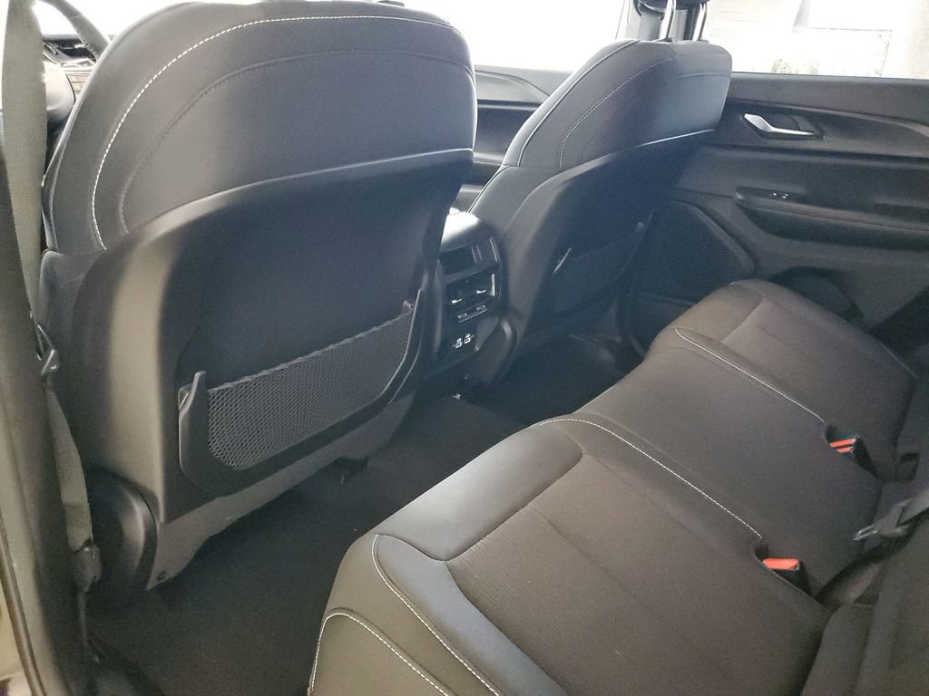 Used 2023 Jeep Grand Cherokee Laredo w/ Luxury Tech Group I image 23