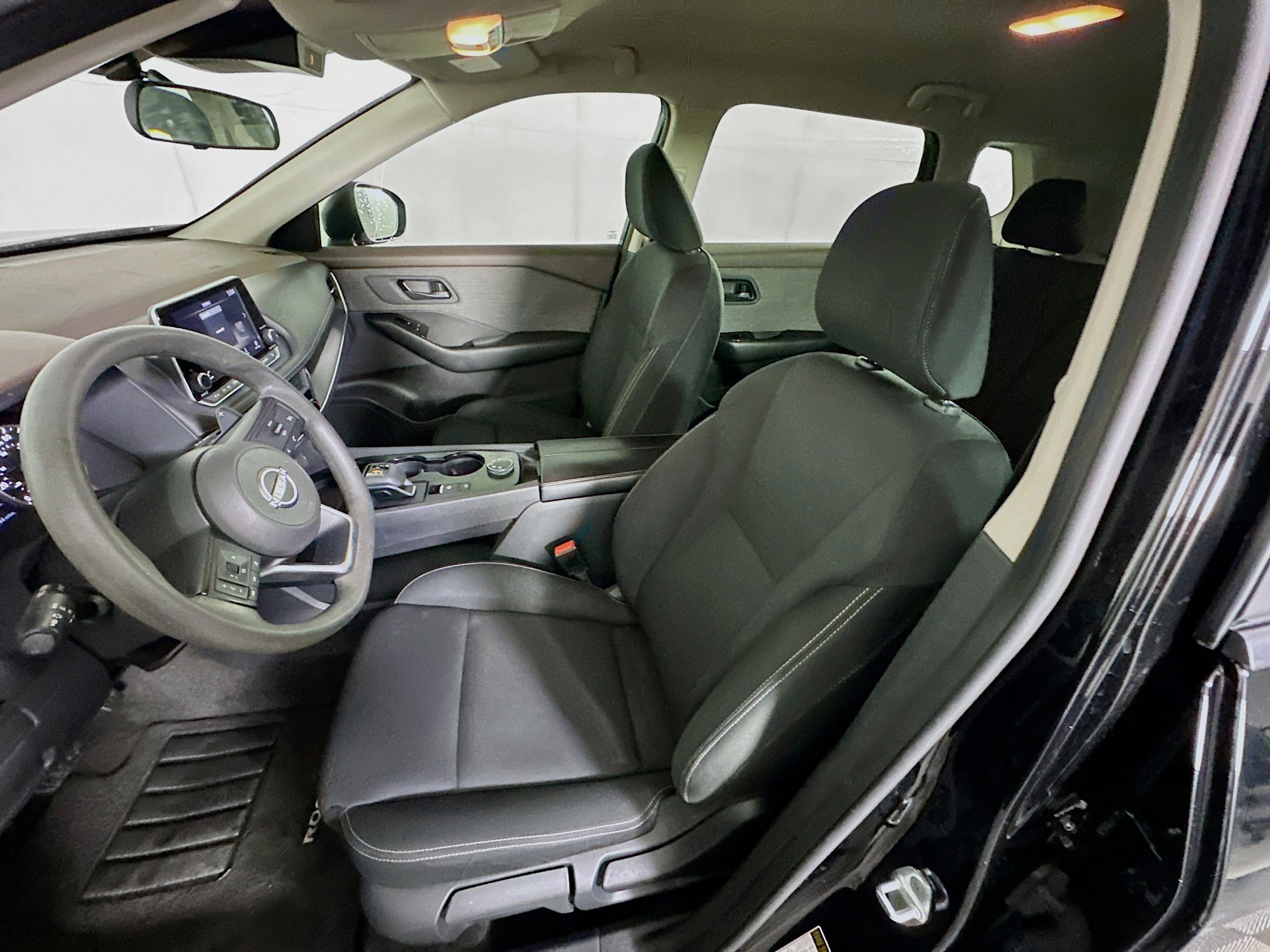 Used 2023 Nissan Rogue S image 13