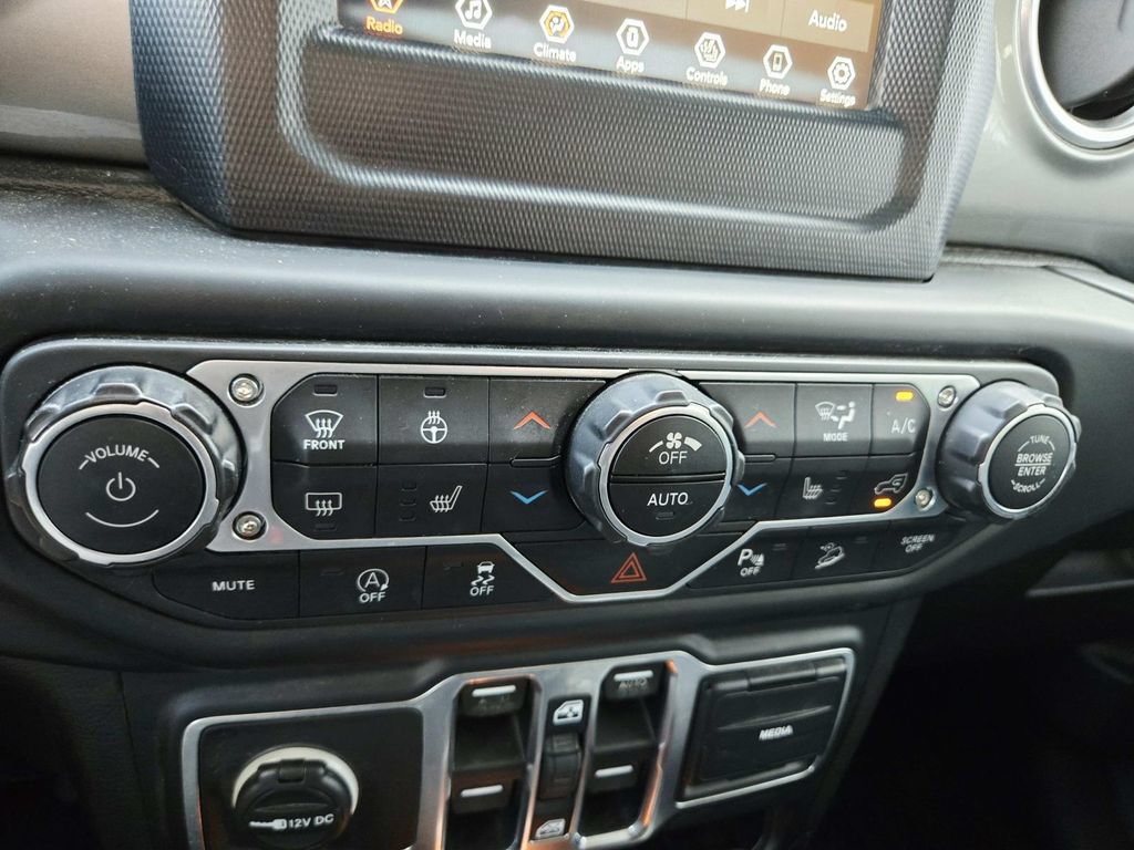 Used 2018 Jeep Wrangler Unlimited Sahara w/ Safety Group AWD/4WD image 33