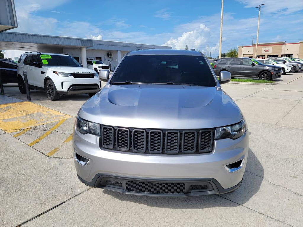 Used 2019 Jeep Grand Cherokee Laredo w/ Laredo X Package RWD image 8