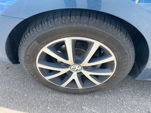 Used 2017 Volkswagen Jetta SE FWD image 4