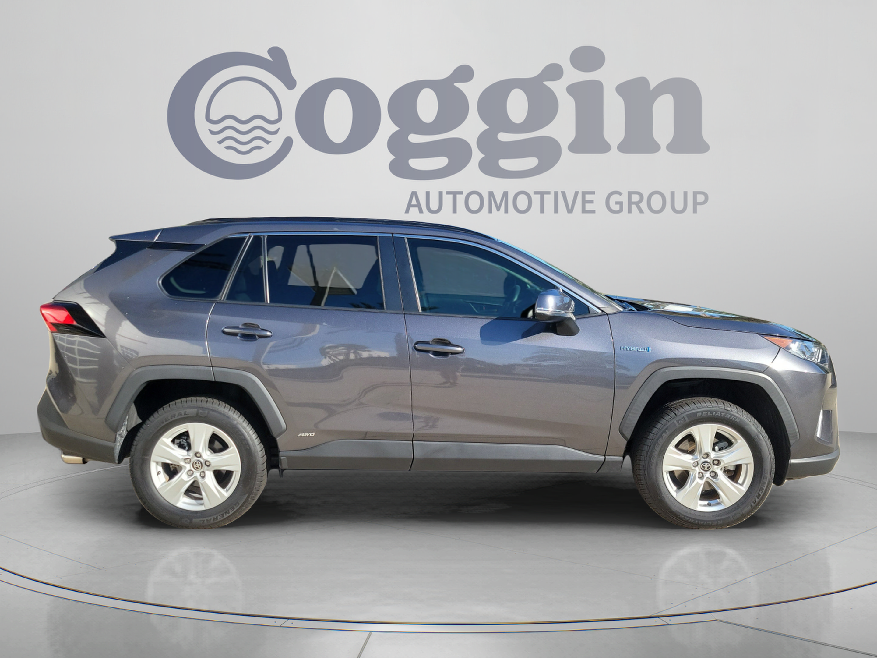 Used 2021 Toyota RAV4 XLE AWD/4WD image 4