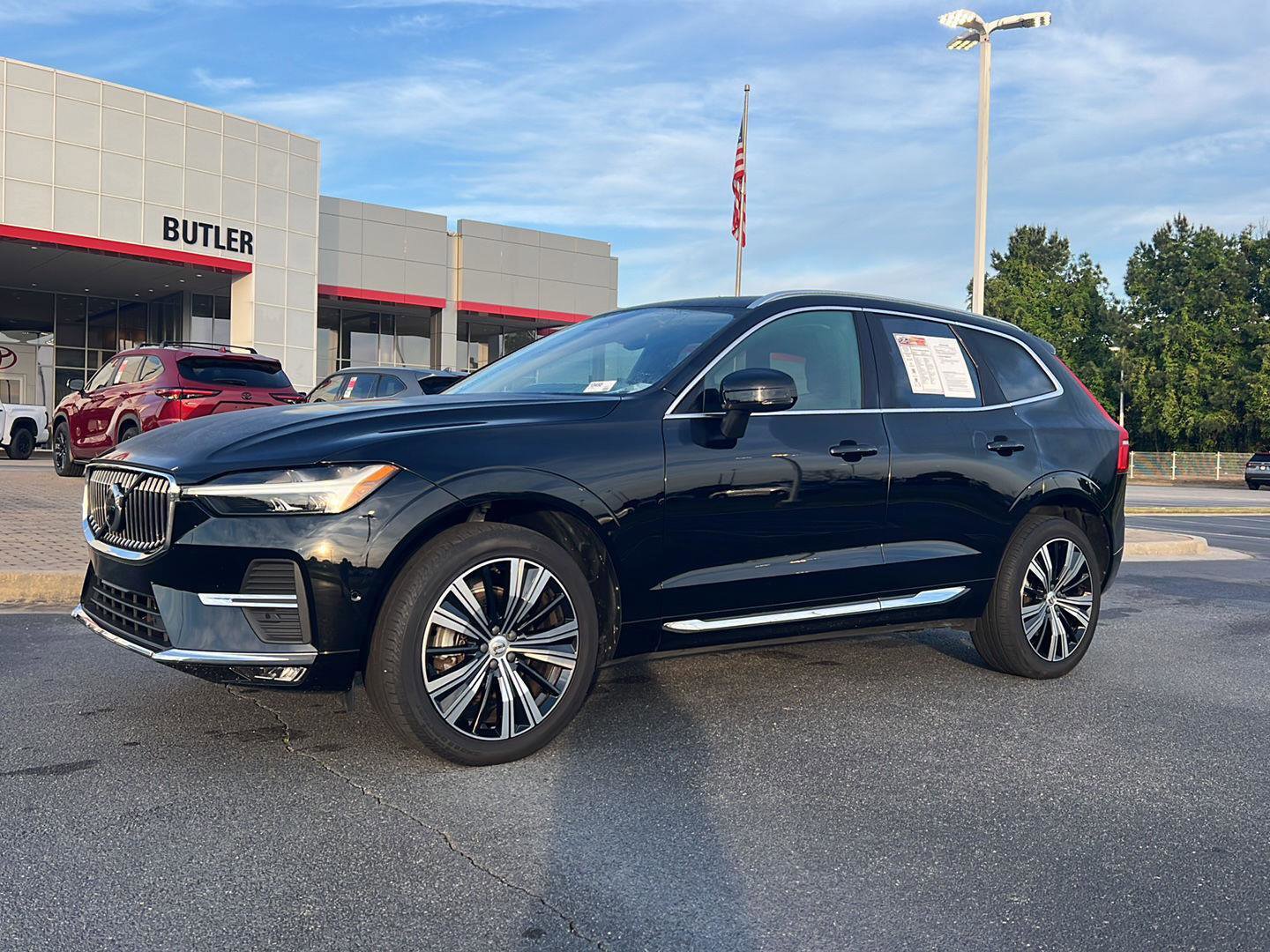 Used 2023 Volvo XC60 B5 Plus w/ Protection Package Premier image 1