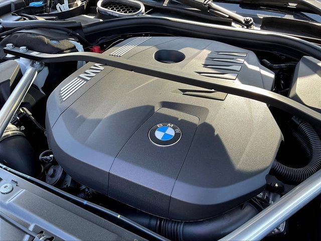 Used 2025 BMW 750e xDrive w/ Premium Package AWD/4WD image 31