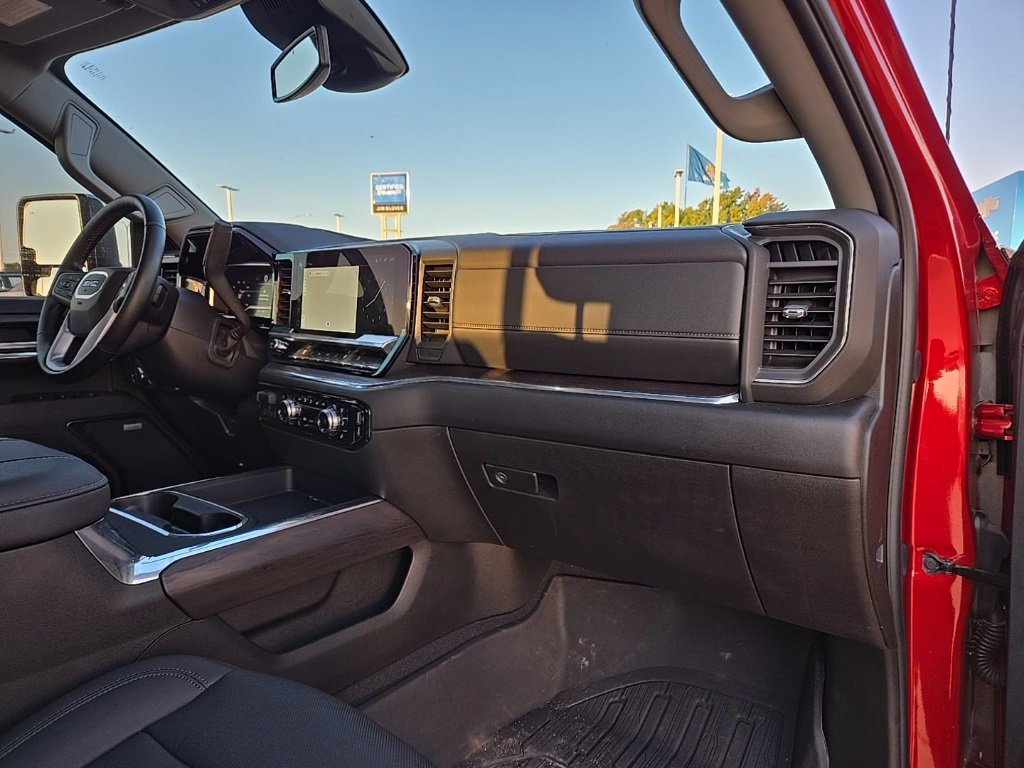 Used 2024 GMC Sierra 2500 SLT w/ SLT Premium Package image 31