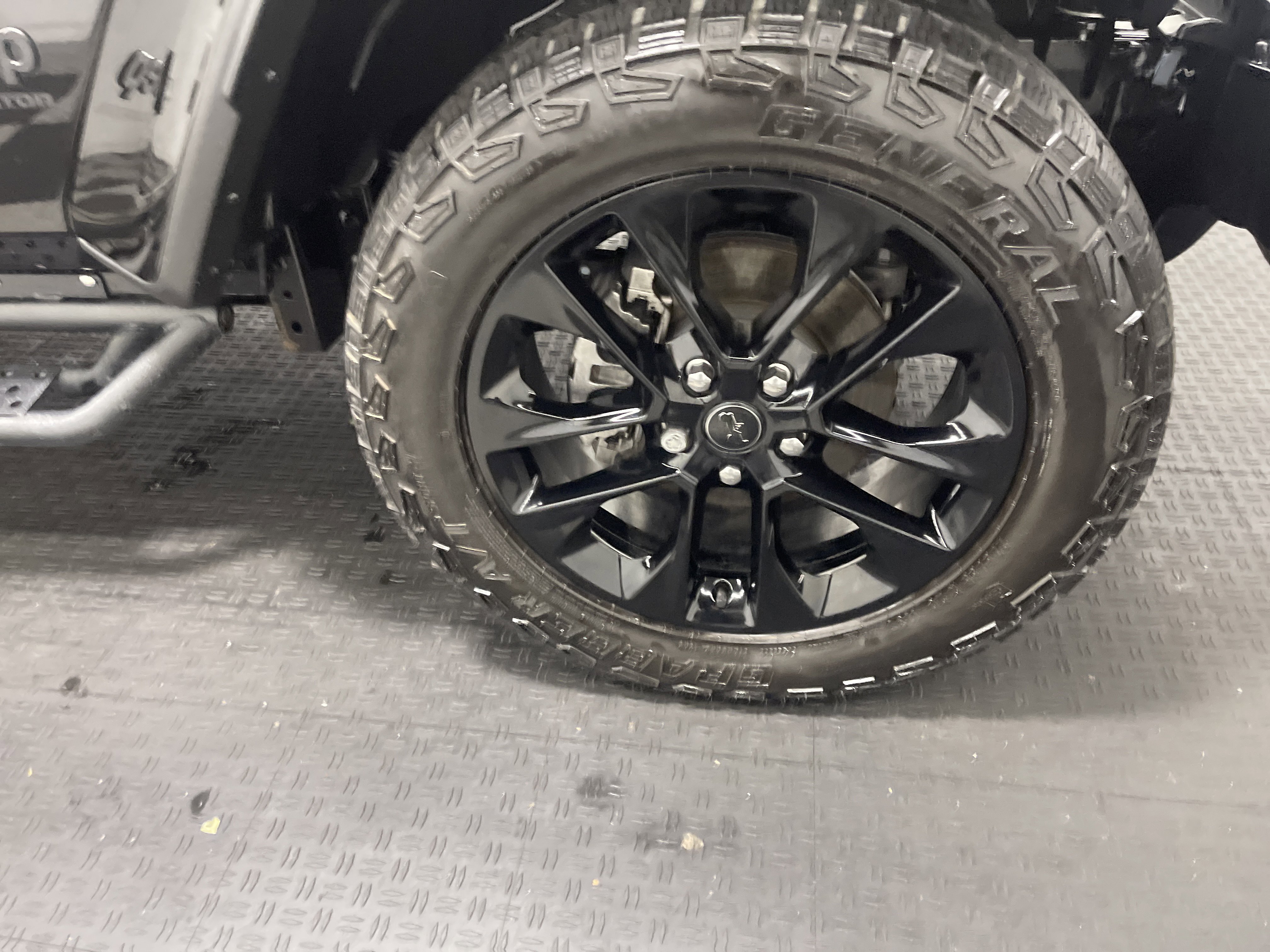 Used 2024 Jeep Gladiator Sport image 28