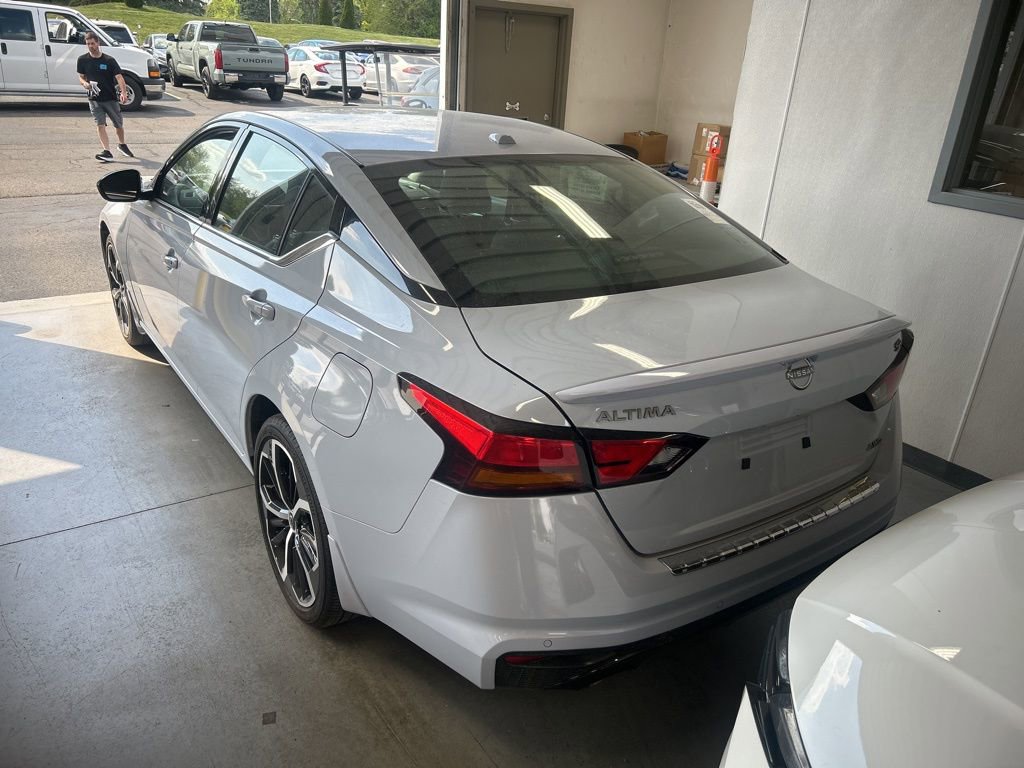 Used 2023 Nissan Altima 2.5 SR w/ SR Premium Package AWD/4WD image 6