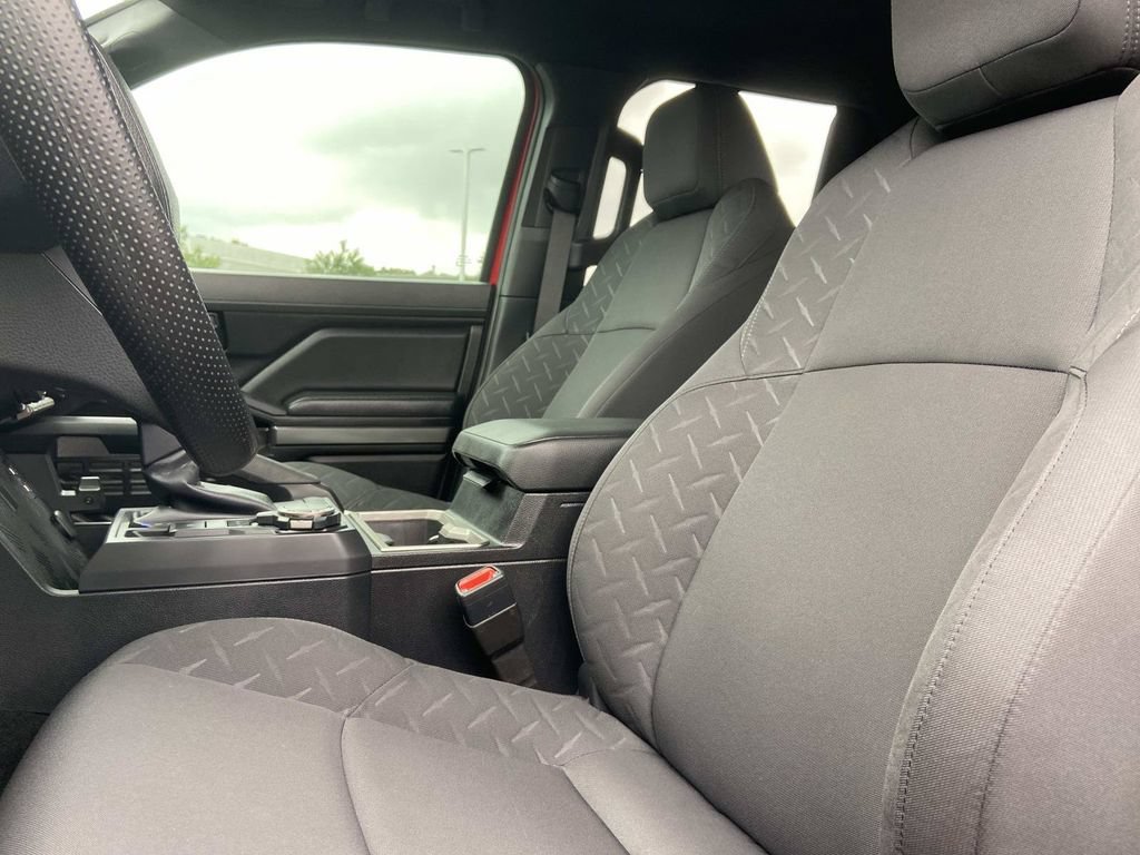 Used 2025 Toyota Tacoma SR5 AWD/4WD image 21