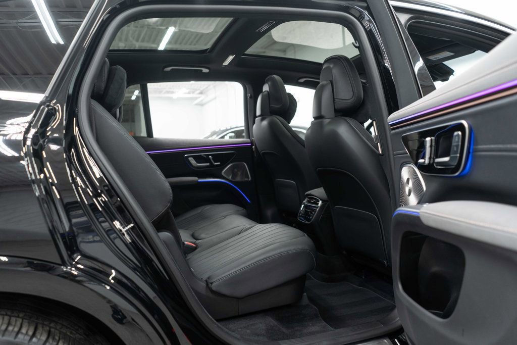 Used 2023 Mercedes-Benz EQS 580 4MATIC SUV w/ Exclusive Trim Package image 11