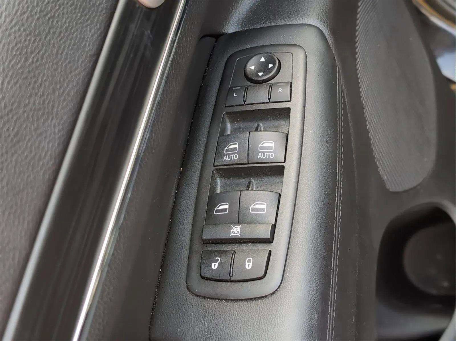 Used 2021 Jeep Grand Cherokee Limited image 28