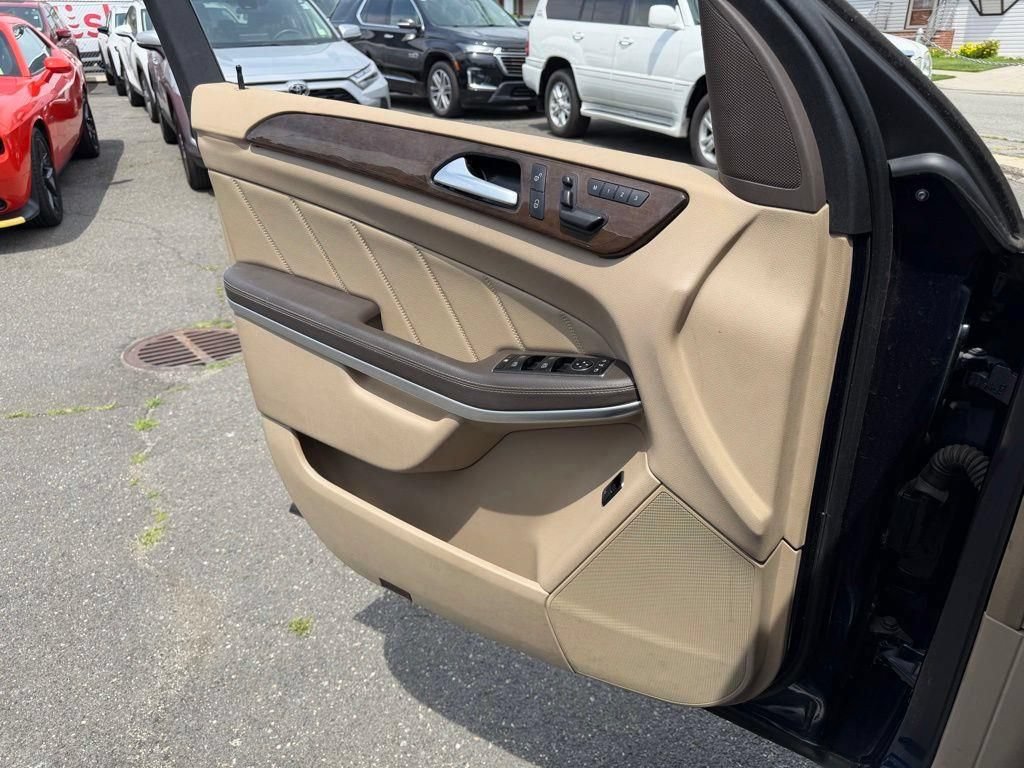 Used 2014 Mercedes-Benz GL 450 4MATIC image 22