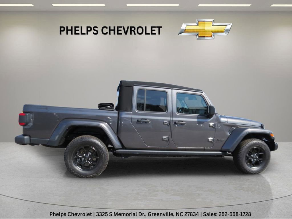 Used 2024 Jeep Gladiator Willys image 10