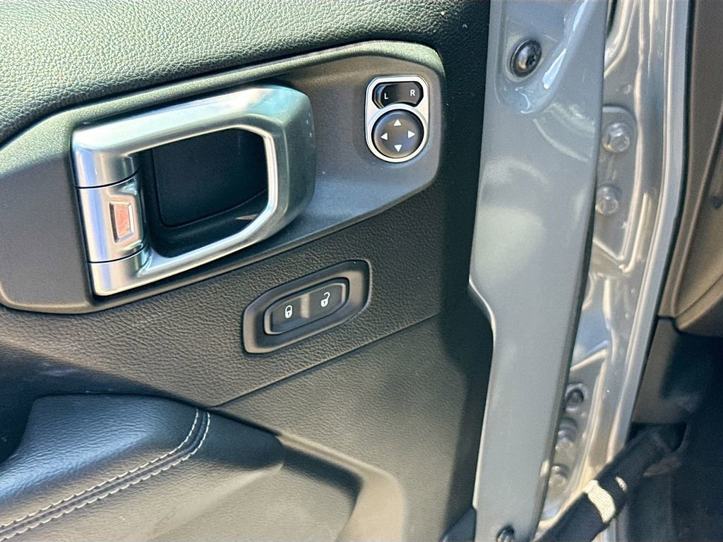 Used 2019 Jeep Wrangler Unlimited Sahara image 19
