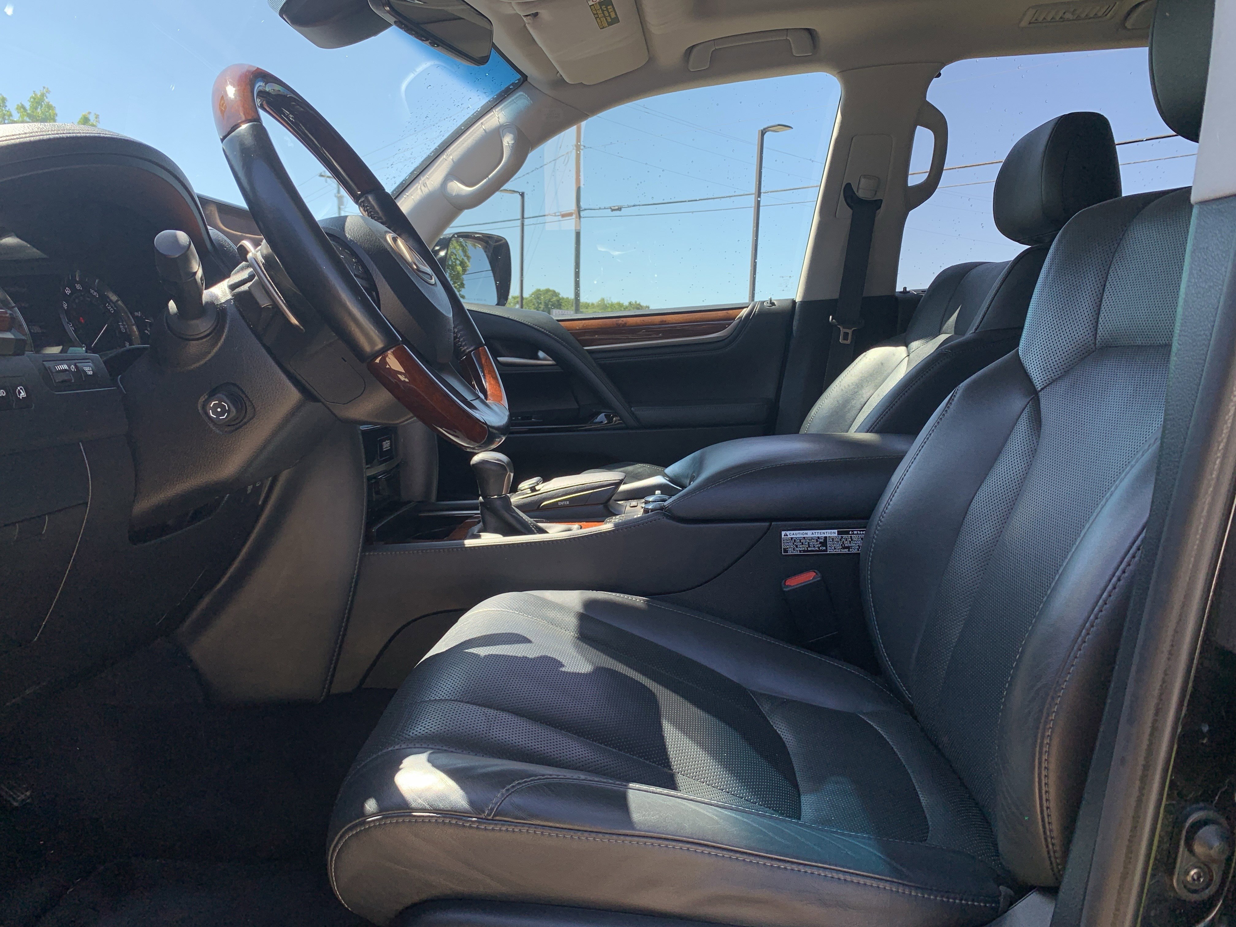Used 2018 Lexus LX 570 4WD w/ Luxury Package image 16