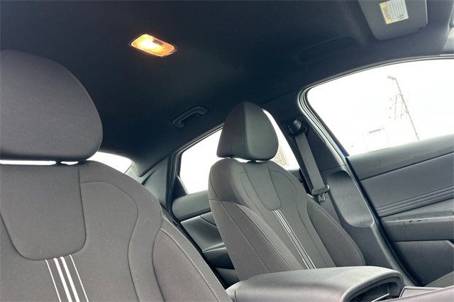 Used 2025 Hyundai Elantra SEL image 16