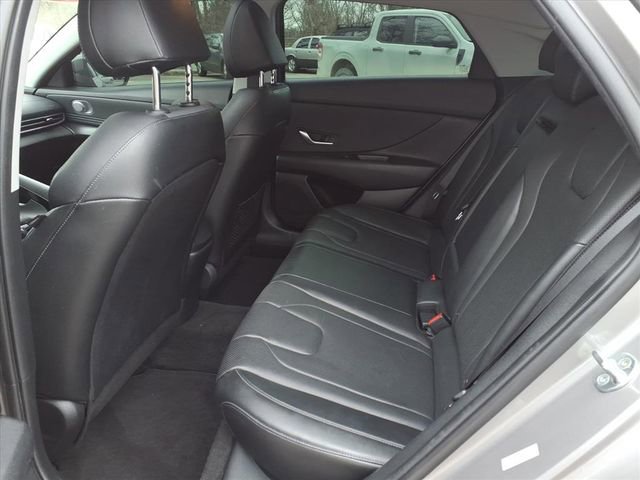 Used 2023 Hyundai Elantra Limited image 13