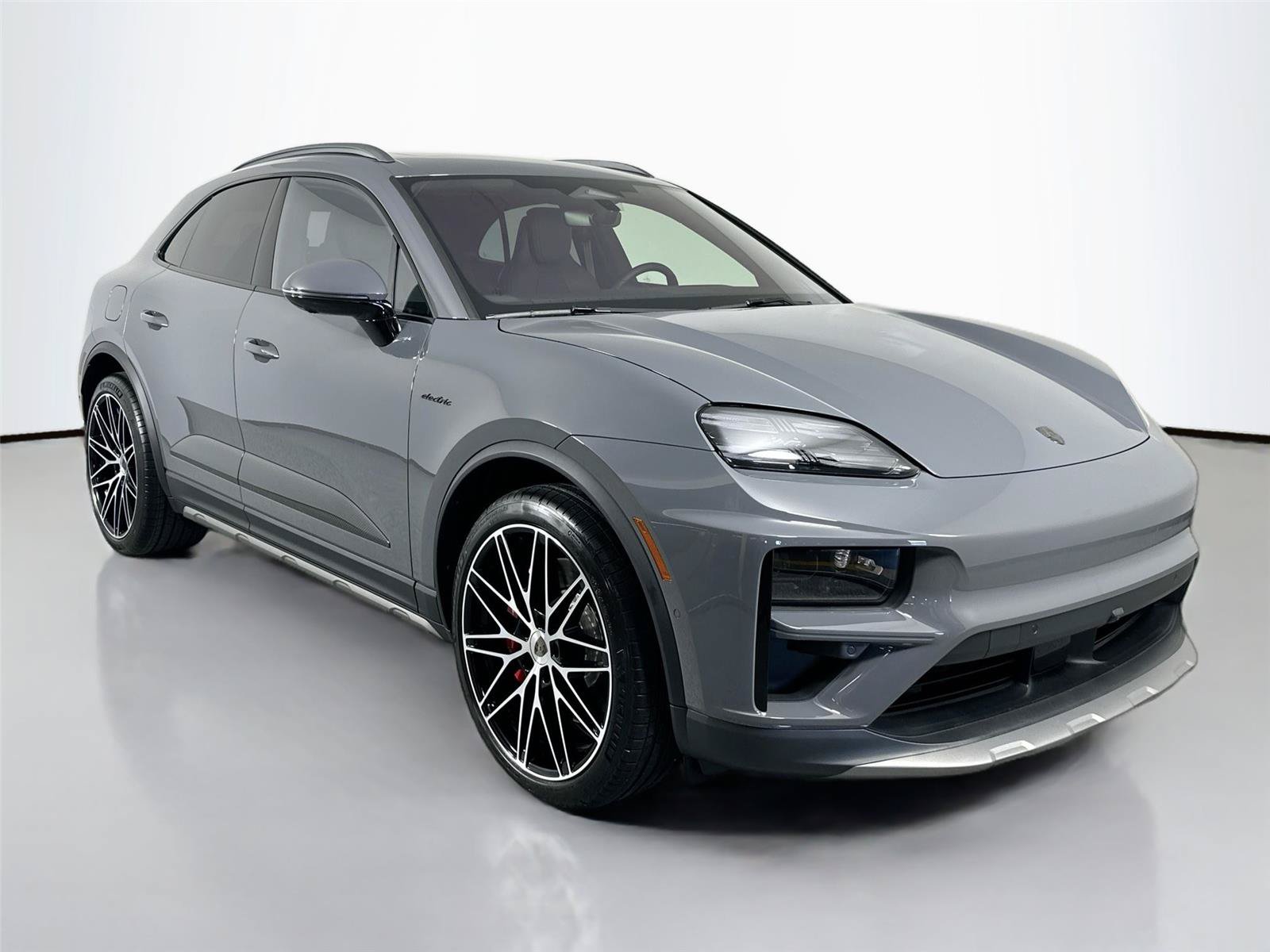 Certified 2025 Porsche Macan Turbo Electric AWD/4WD image 9