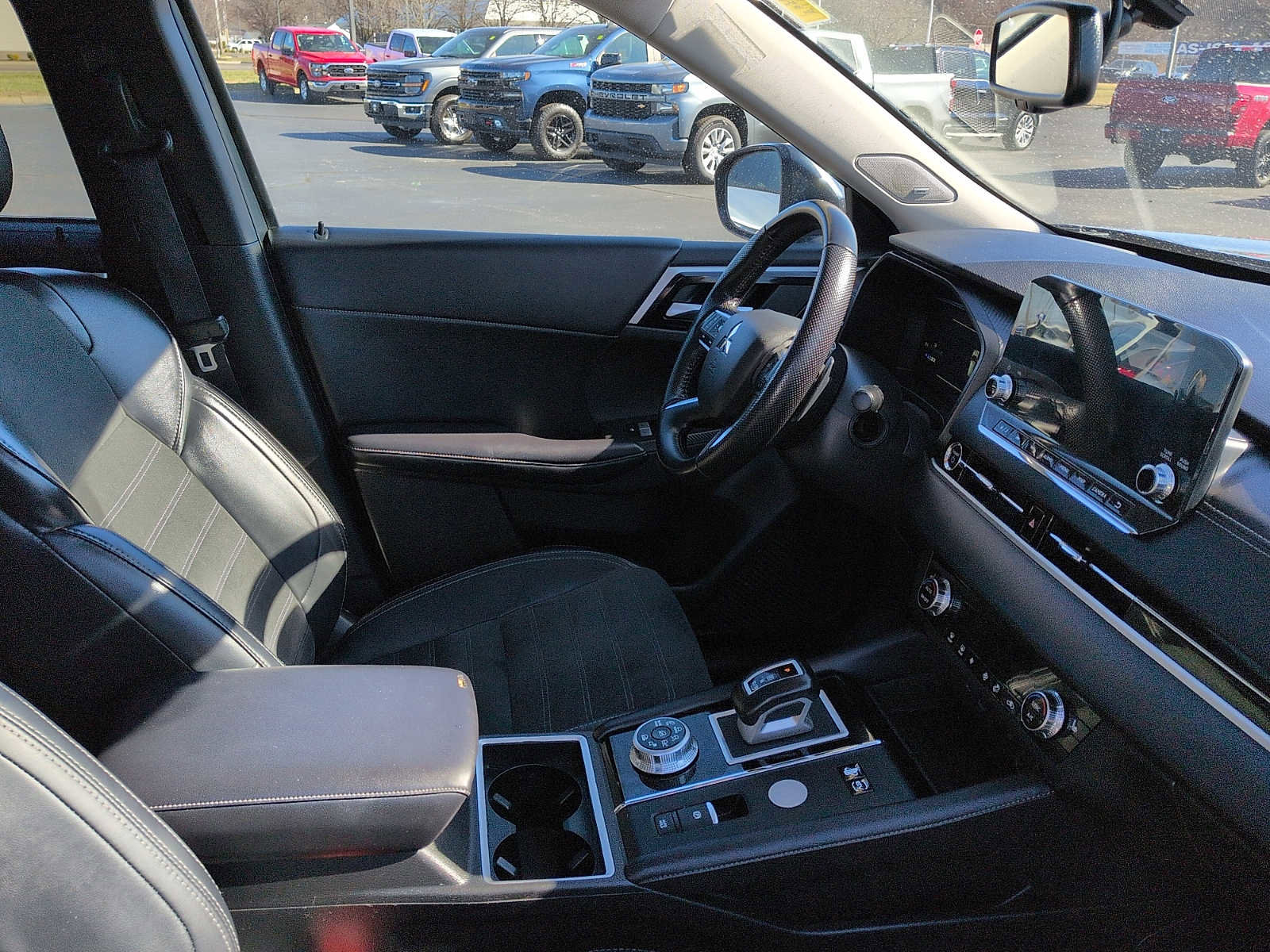 Used 2024 Mitsubishi Outlander SE AWD/4WD image 11