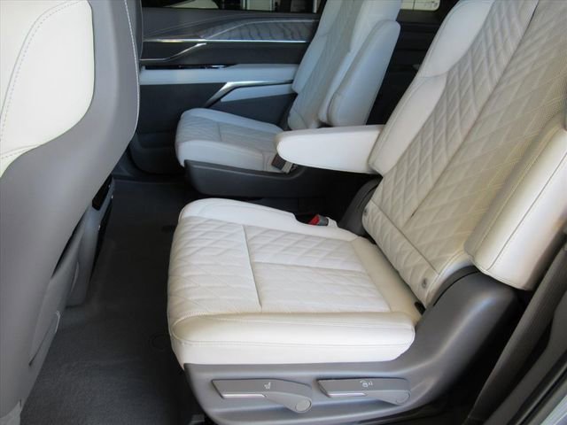 New 2026 Cadillac Escalade IQ Sport 1 w/ LPO, ONYX Package image 30