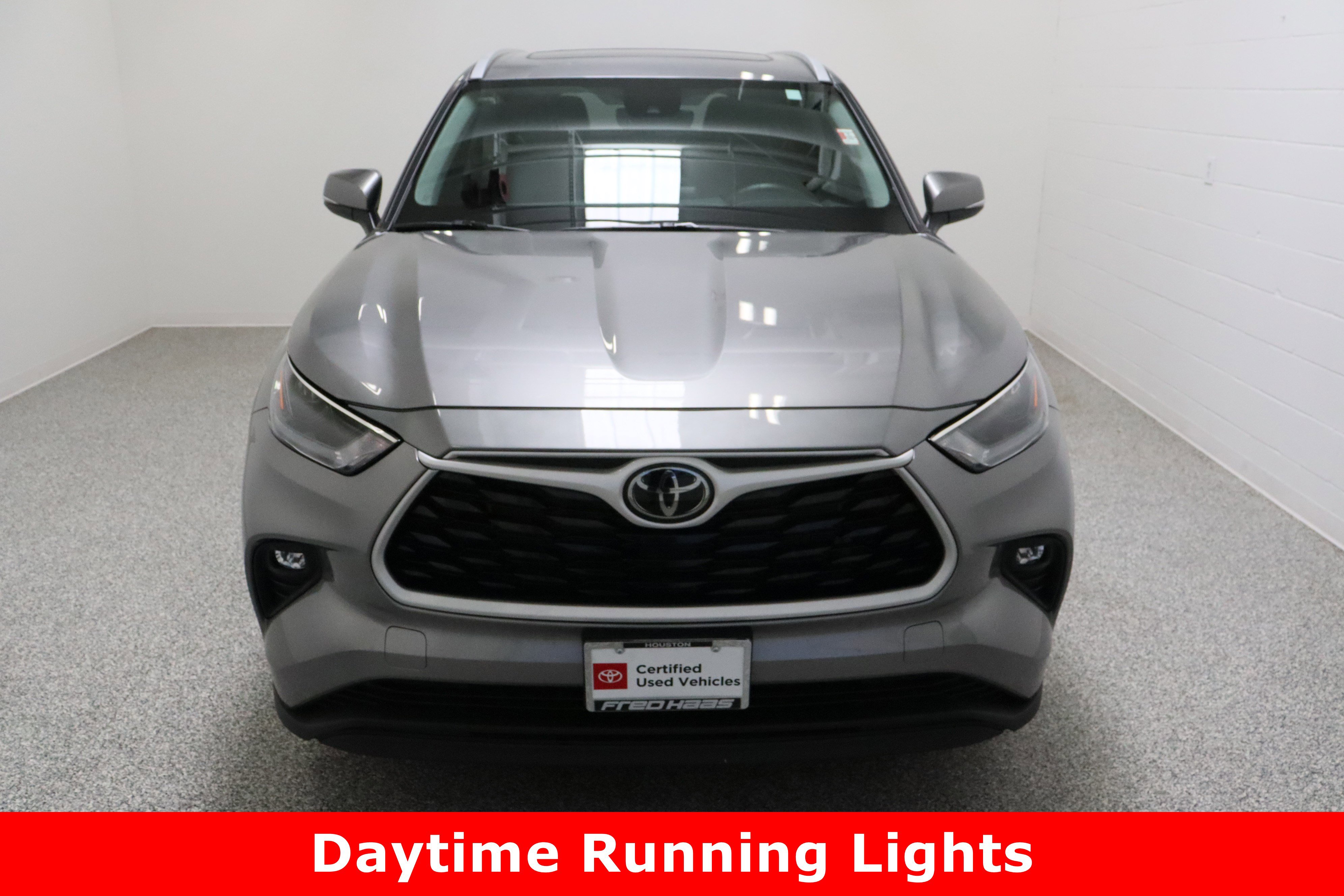Certified 2025 Toyota Highlander XLE AWD/4WD image 3