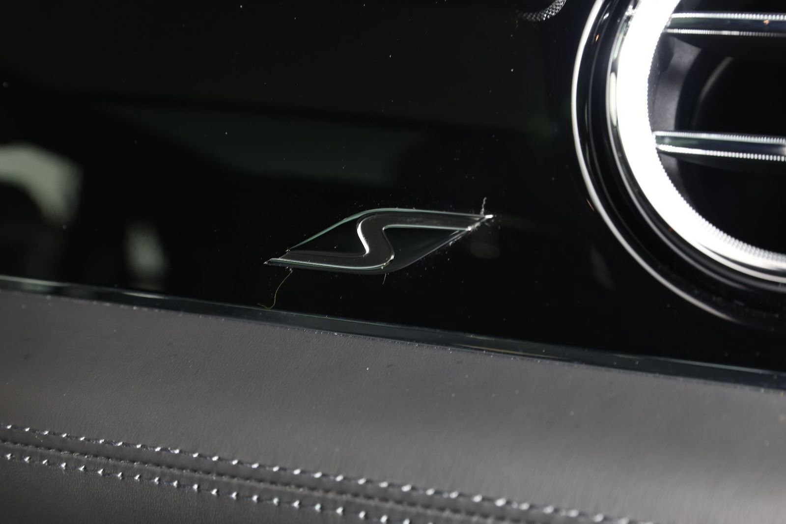 Used 2023 Bentley Bentayga image 28