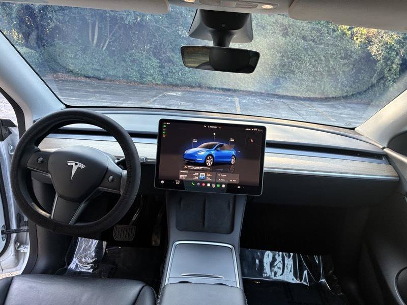 Used 2022 Tesla Model Y Long Range AWD/4WD image 23