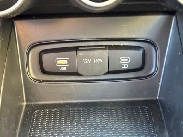 Used 2025 Hyundai Venue SE image 17