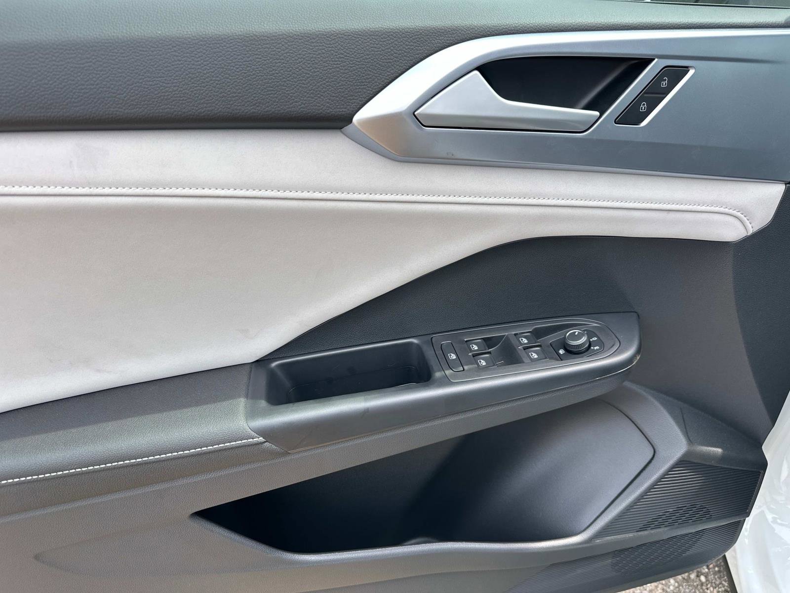 New 2025 Volkswagen Taos SE image 15