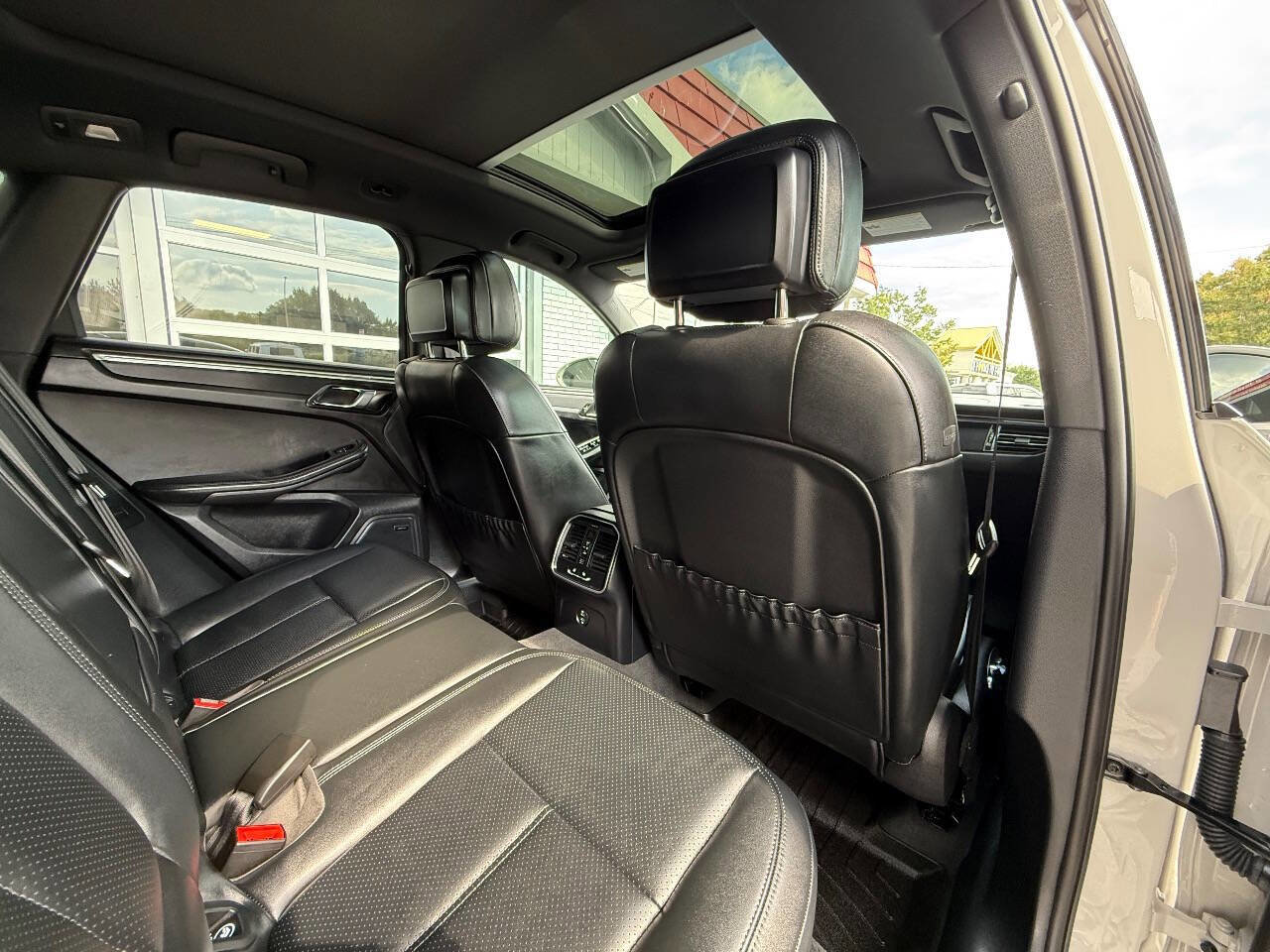 Used 2025 Porsche Macan GTS image 37