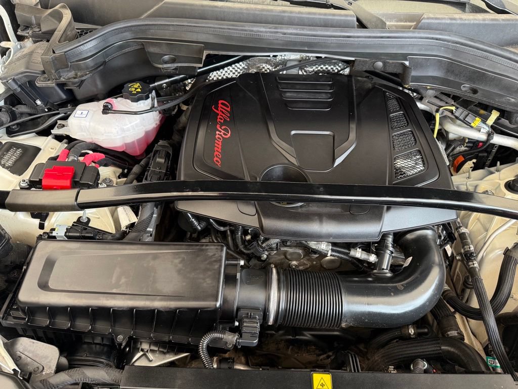 Used 2018 Alfa Romeo Stelvio Ti AWD/4WD image 45