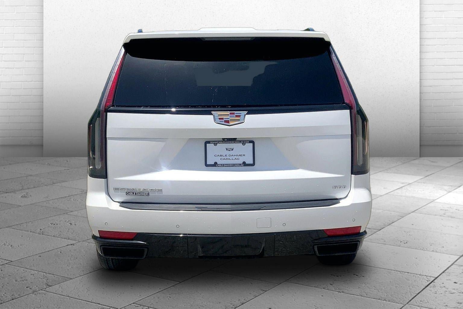 Certified 2022 Cadillac Escalade Sport Platinum w/ Heavy-Duty Trailer Package AWD/4WD image 3