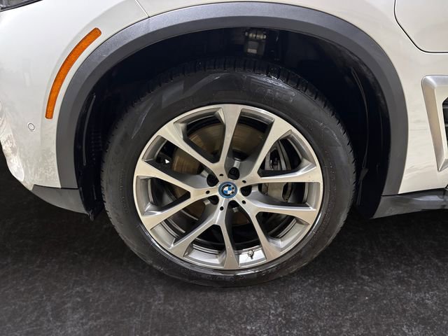 Used 2025 BMW X5 xDrive50e image 14