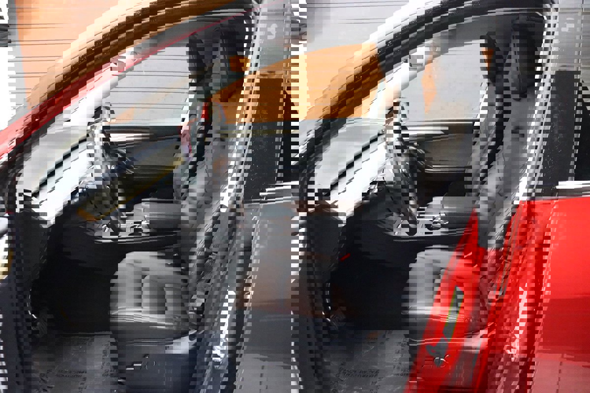 Used 2022 Tesla Model Y Long Range image 17