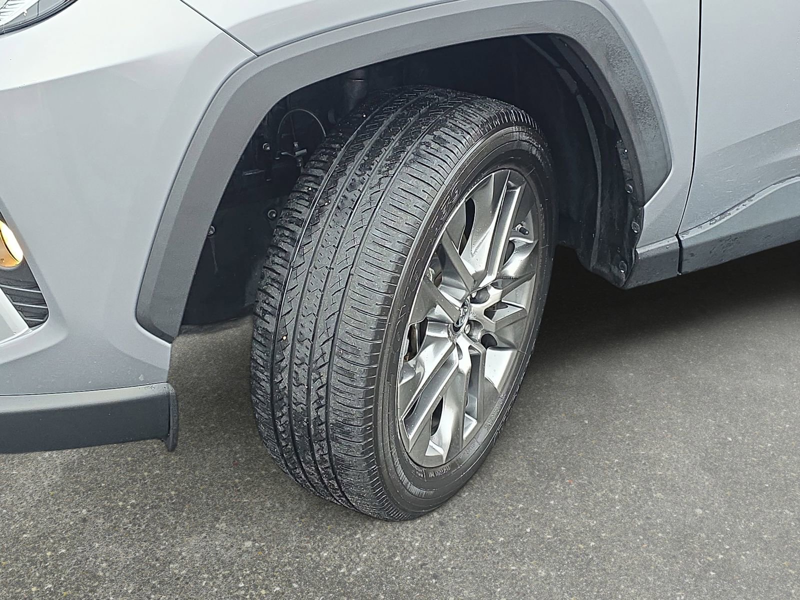 Used 2019 Toyota RAV4 XLE Premium image 32